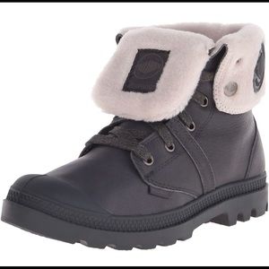 Palladium Pallabrouse Black Leather fur lined. Sz8